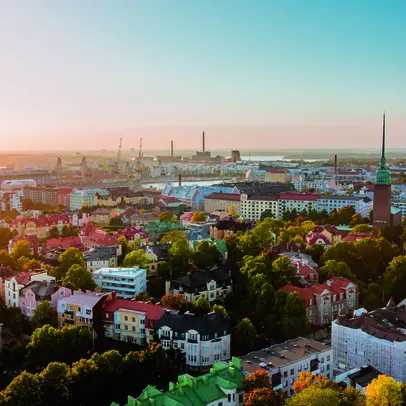 Ilmakuva Helsingistä kattojen yltä