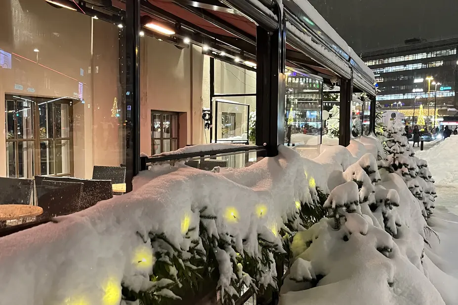 Lasitettu terassi talvella