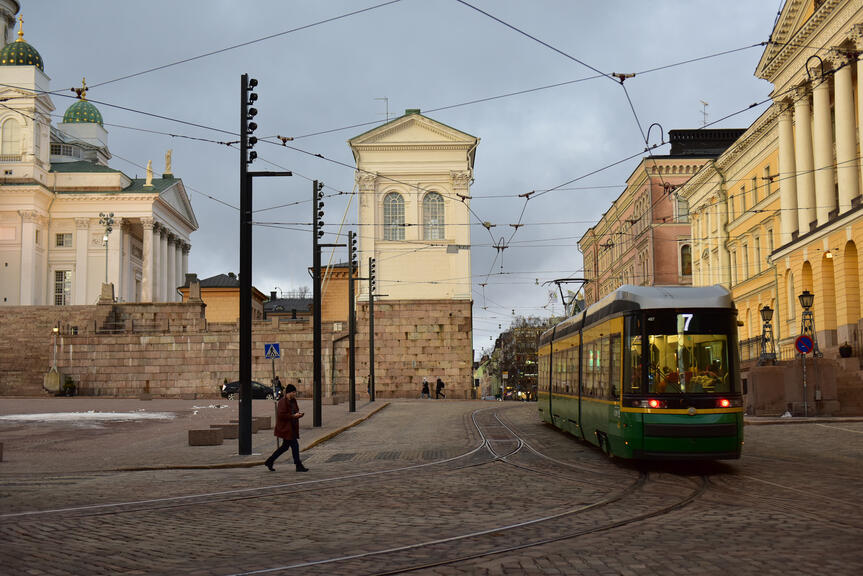 Spårvagn på Snellmansgatan på kvällen