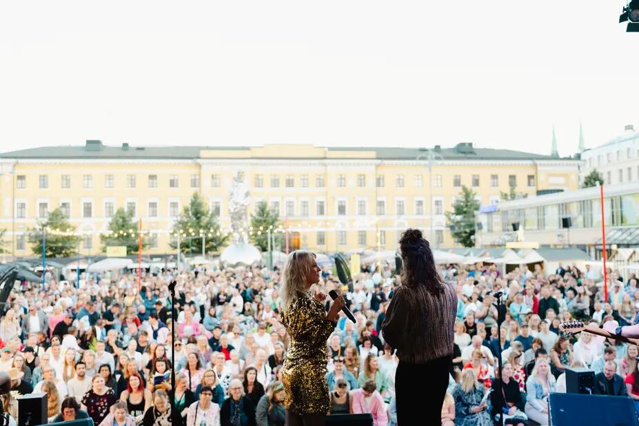 Allsång på Superterassi kesällä 2025.