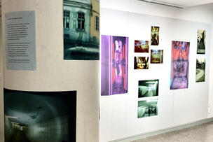 Kuvia gallerian seinillä