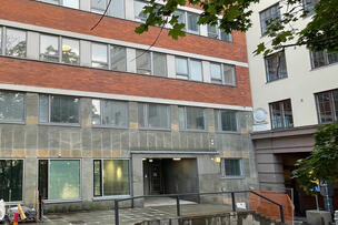 Koulurakennus osoitteesa Siltavuorenpenger 10.