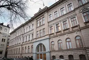 Ressun lukion julkisivu