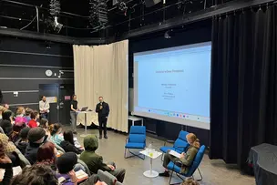 Paavo Teittinen Helsingin medialukion vieraana. 
