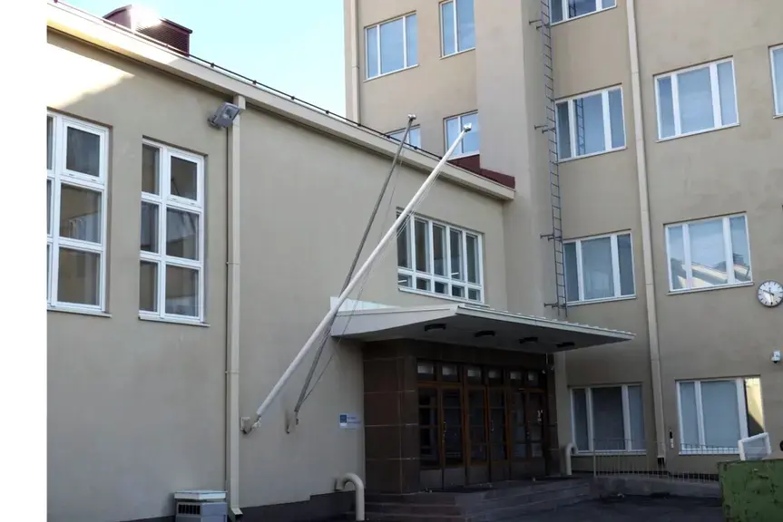 Helsingin kuvataidelukion sisäänkäynti