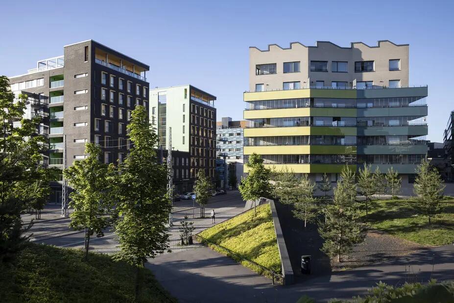 Kerrostaloja Välimerenkadulla, Hyväntoivonpuiston kupeessa.